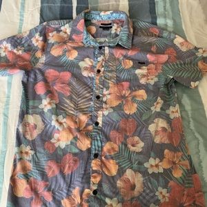 Men’s O’Neil aloha shirt 🌺